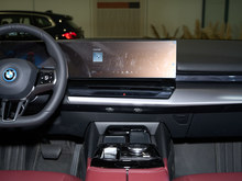 2025 Ri5 eDrive 40L M\b