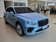 2025 Խ 4.0T V8 LSˇ