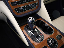 2025 Խ 4.0T V8 LSˇ