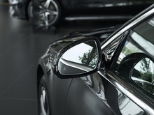 2025 YE Ŀ E 300 L r\