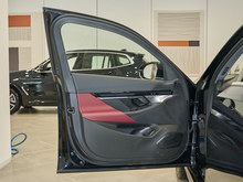 2025 Ri5 eDrive 40L M\b
